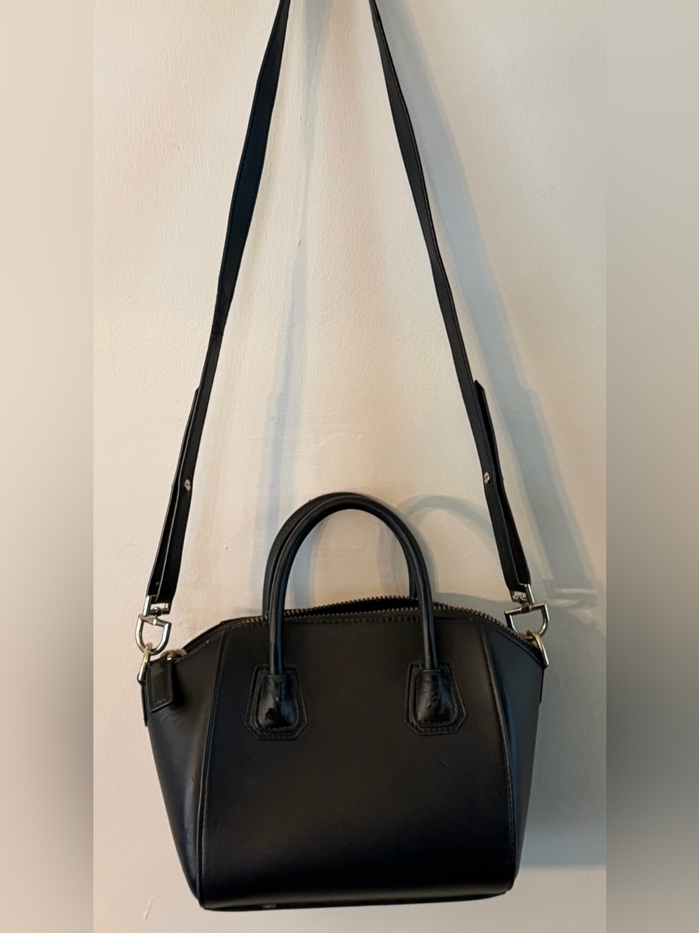 Vintage Lookalike Black Smooth Leather Purse with Strap